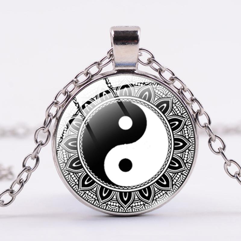 Neue Heiße Tai Ji Yin Yang Anhänger Halskette Klassische Schwarz Weiß Chinesische Taoismus Zeichen Glas Edelstein Halskette Katze Pfote versilbert Silver color