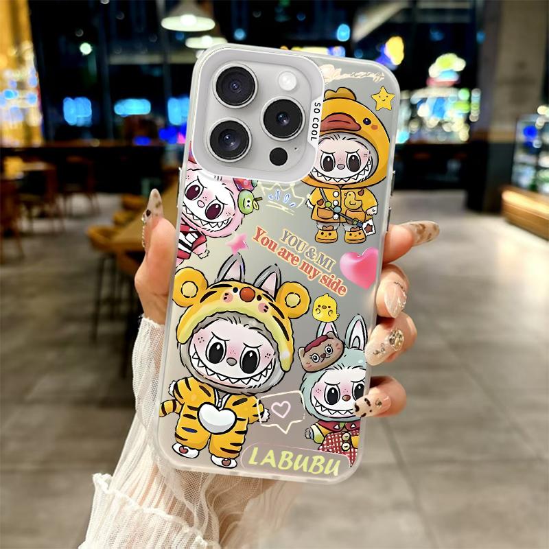 „Labubus entzückende Freunde begleiten“ – modische Schutzhülle für iPhone 7, 8, X, 11, 12, 13, 14, 15, 16 Serie, für Samsung Serie A12, A23, A54, S21, S22, S23, S24, S25 … Samsung Galaxy S21 5G weiß