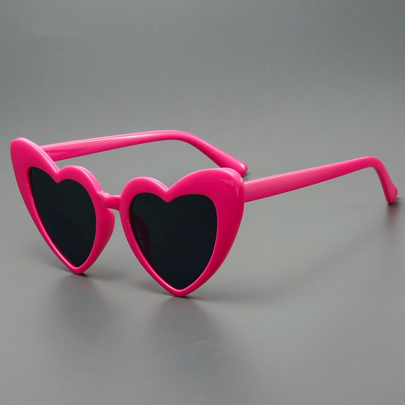 Neue Sonnenbrille mit Pfirsichherz-Motiv für Damen, modische Liebes-Sonnenbrille, Party, großer Rahmen, personalisierte Brille, modisches Accessoire, nicht polarisiert rot