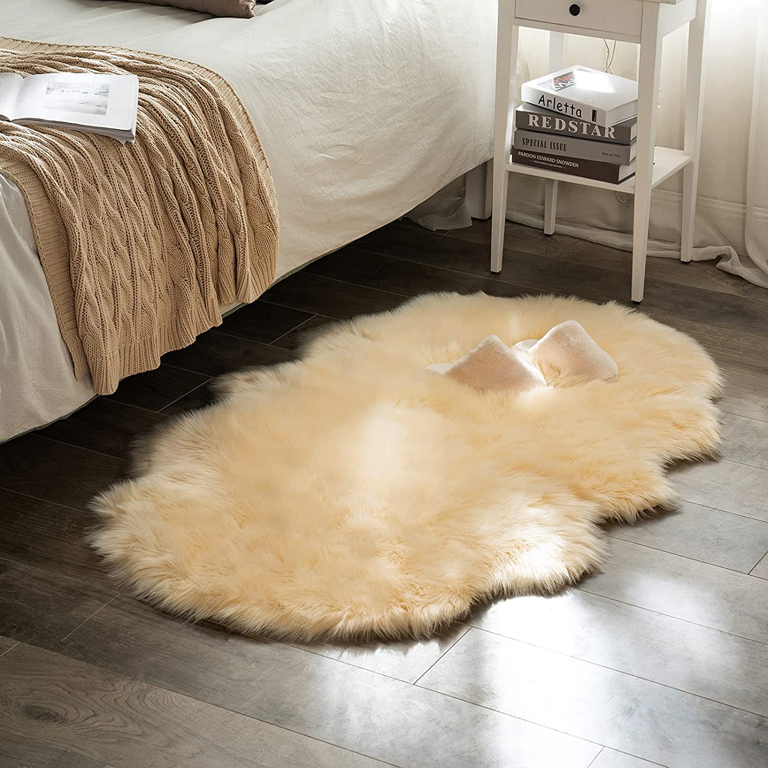 Plüsch weicher Schaffell Schlafzimmer Teppich Imitation Wolle Pad lange Haare Nachttisch Matte Sofa Kissen Teppiche 2024 neue Wohnzimmer Pelz Teppich 60x180cm helle gelbe