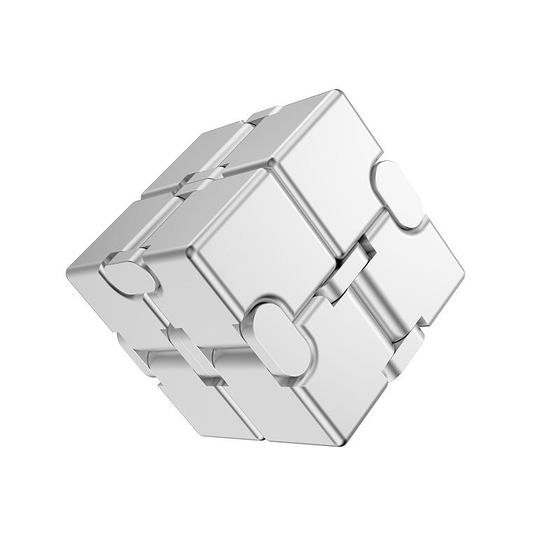 Fidget Infinity Cube Spielzeug, Aluminiumlegierung Metall Infinity Cube Gadgets Spielzeug für Erwachsene, Zauberwürfel zur Stress- und Angstlinderung 3.8*3.8*3.8cm silber