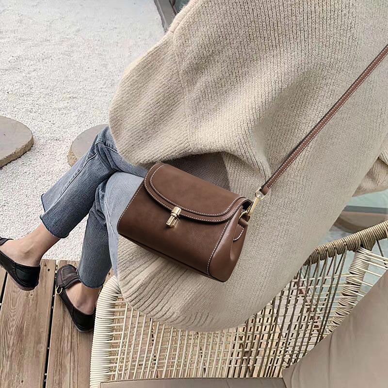 Vielseitiger Herbst und Winter: Der beliebte Nischendesign-Trend dieses Jahres: Hochwertige neue Umhängetaschen für Pendler gray