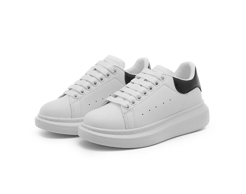 Beliebte McQueen weiße Schuhe Paare Schuhe Absatz erhöhend Leder Mikrofaser Mode Freizeit Schuhe Plateau Sportschuhe Sub-Board Schuhe 35