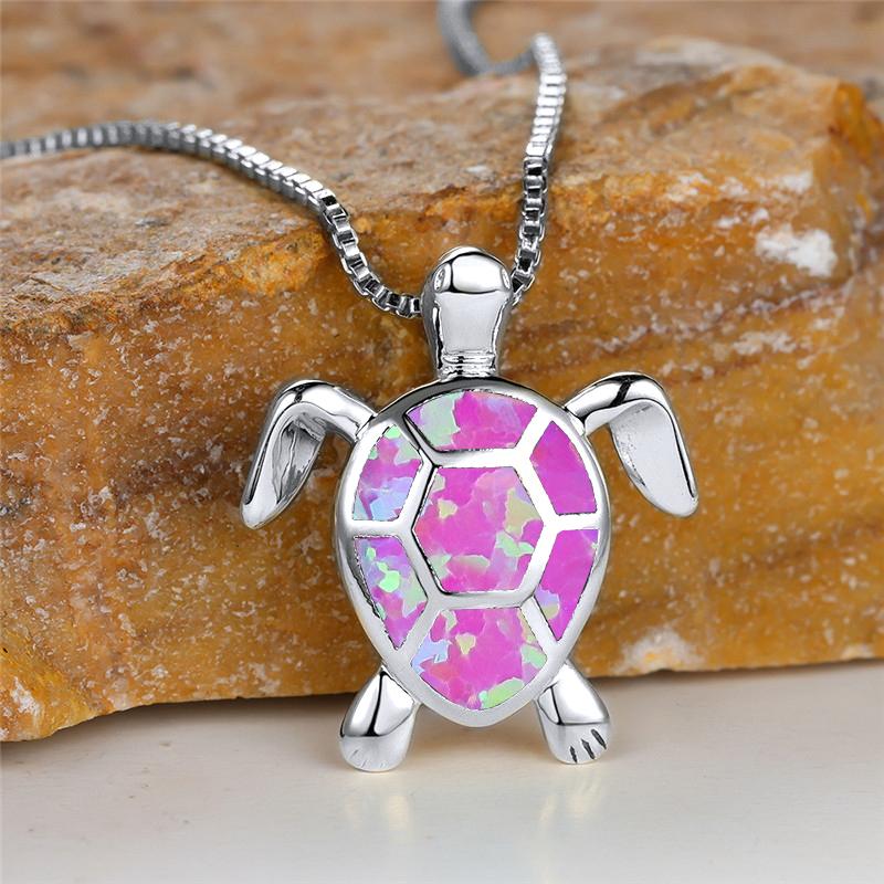 Halskette mit grünem Feueropal-Stein, süße Halskette mit kleinem Schildkröten-Anhänger für Frauen, Vintage-Halskette in Goldfarbe, Hochzeitsschmuck