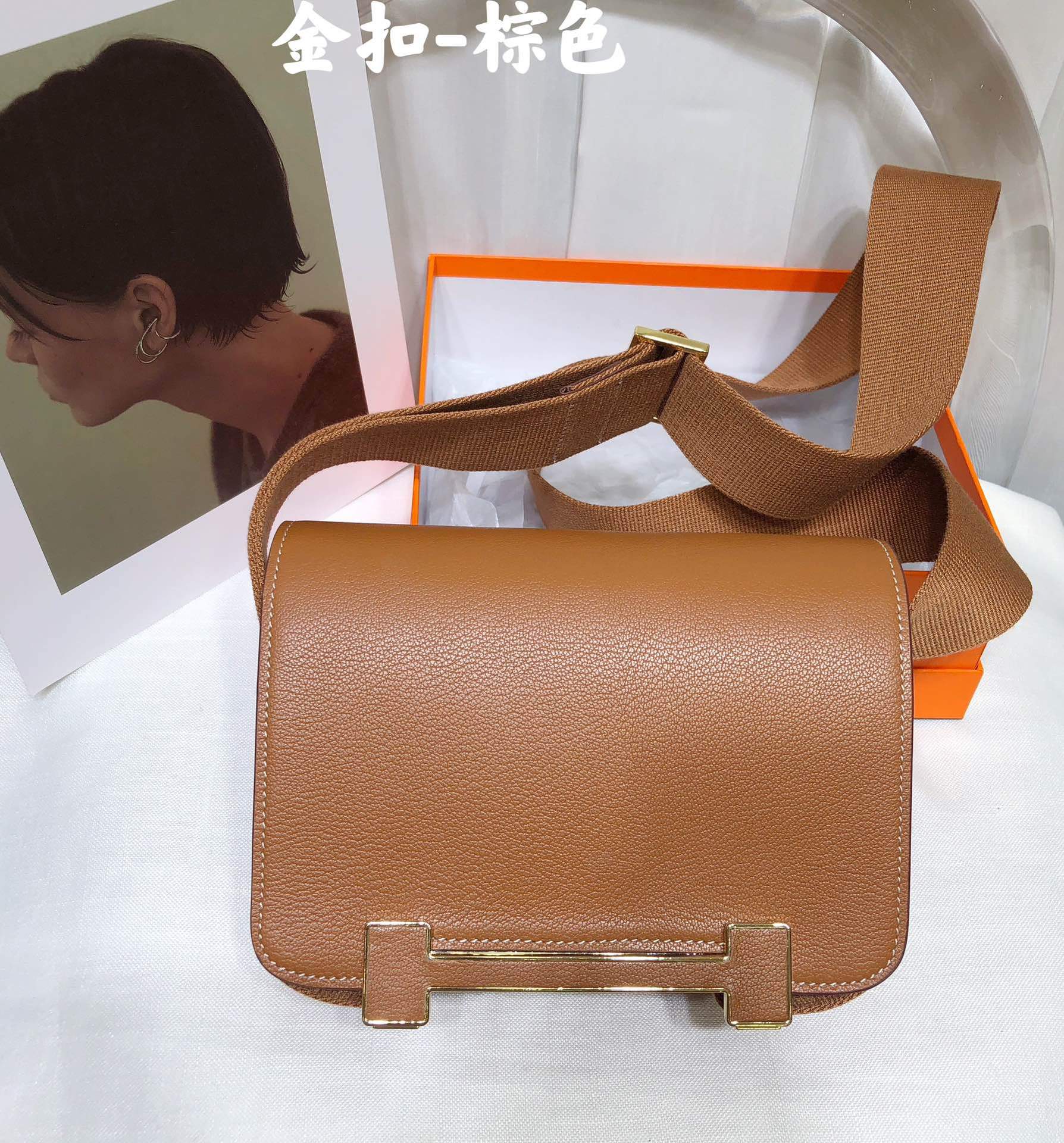 2025 Neue breite Riemen Geta Clog Tasche Leder Damen Tasche Pendeln Vielseitig Ein Schulter Crossbody Stewardessen Tasche Kleine Quadratische Tasche 20*7*14cm