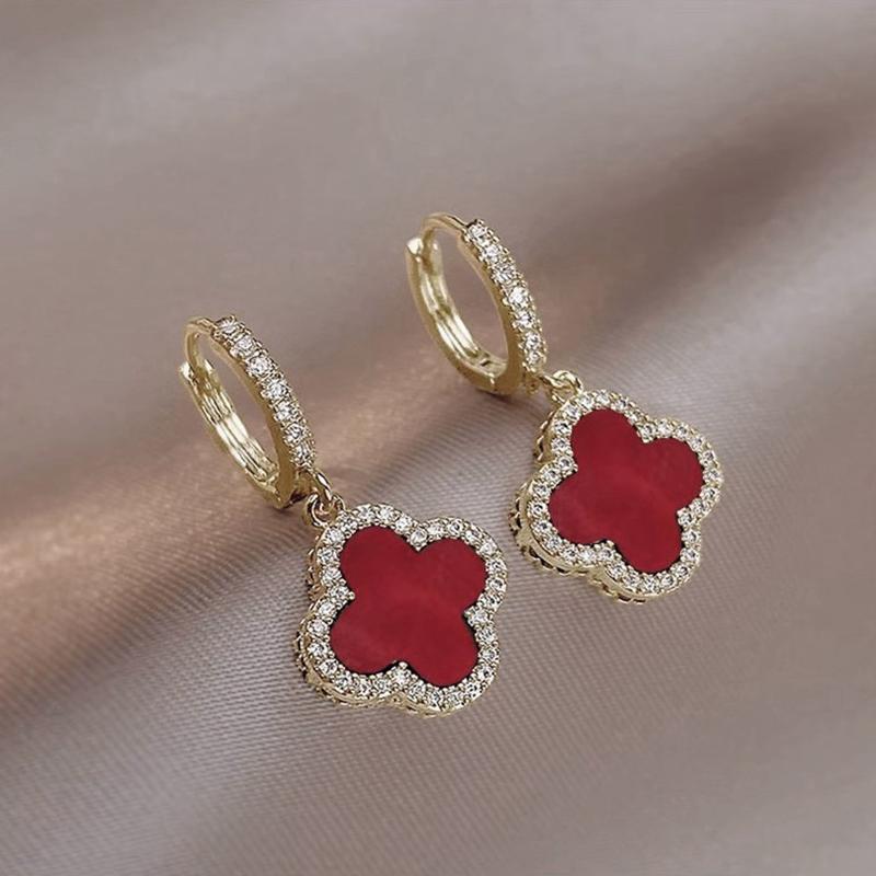 Klassische, luxuriöse, vierblättrige Kleeblatt-Ohrringe mit zarten Strasssteinen für Damen. Netroots Ohrringe mit hohem Sinn für Ohrringe rot