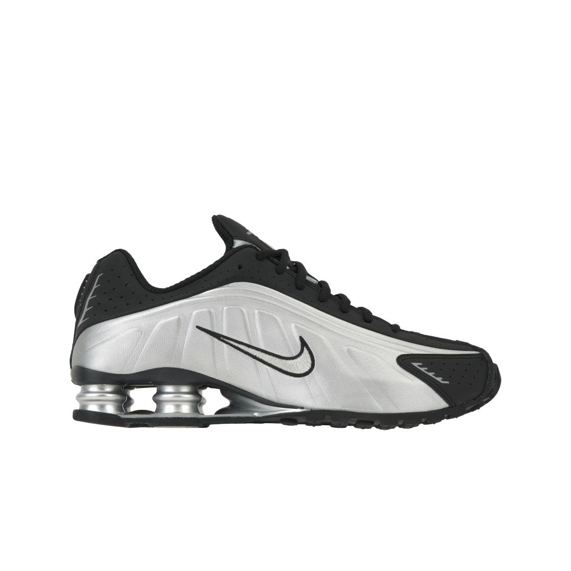 Nike Shox R4 Metallic Silver Schwarz Unisex Sneaker HQ1988-007 42.5