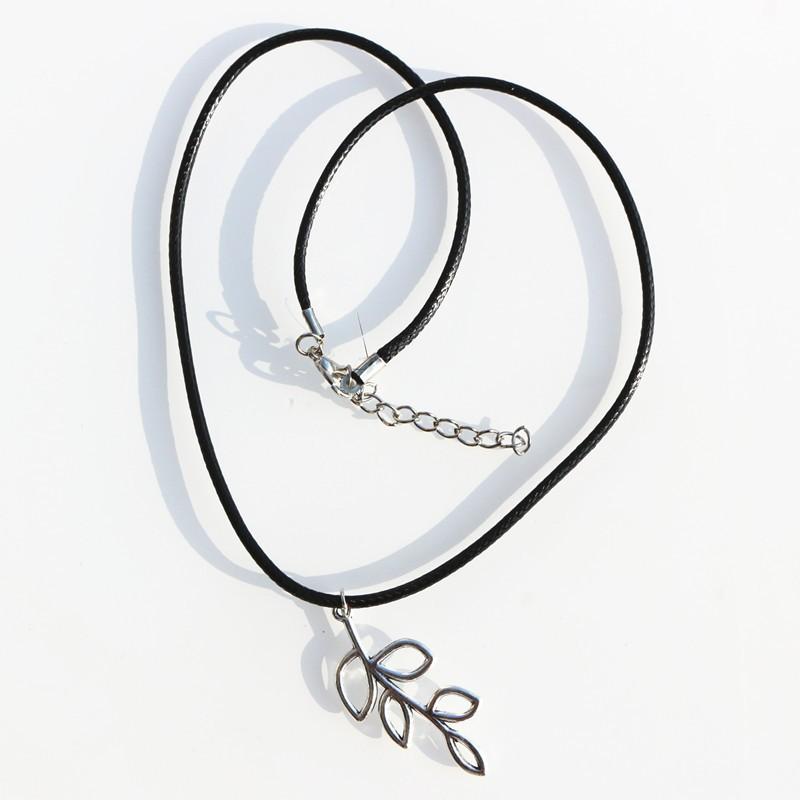Damen-Halskette aus Vintage-Samt in Schwarz, verstellbare Kamelienblume, böhmische Blatt-Halskette