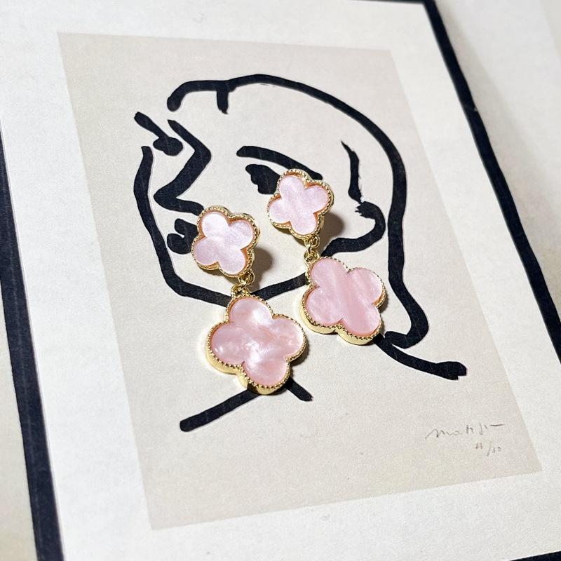 Klassische Glücksklee-Ohrringe für Damen Leichter Luxus Nischendesign Ohrringe Hochwertige Temperament-Ohrringe 4*2cm baker miller pink