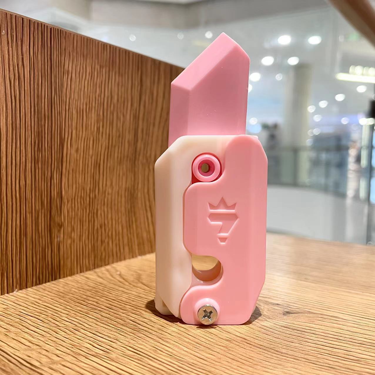 Neue 3D Schwerkraft Messer Karotte Messer Dekompression Push Karte Kleine Spielzeug Stress Relife Spielzeug Mini Modell Anhänger Dekompression Spielzeug Geschenk rosa