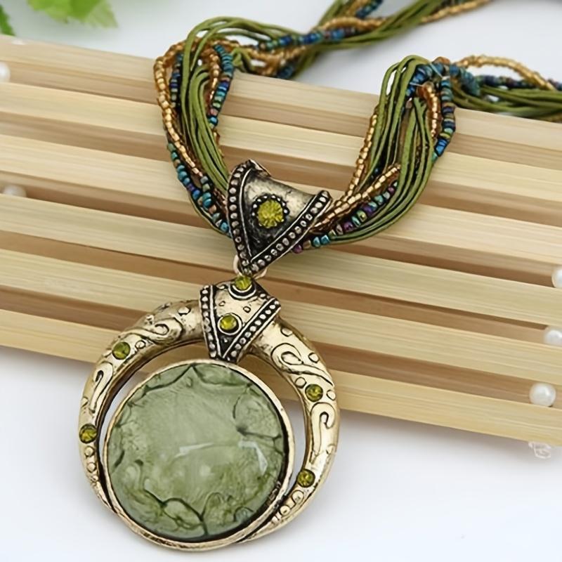 Handgemachte Halskette aus gewebten Reisperlen, böhmische Vintage-Halskette mit rundem Edelstein-Anhänger, lässiges Unisex-Hals-Accessoire grün