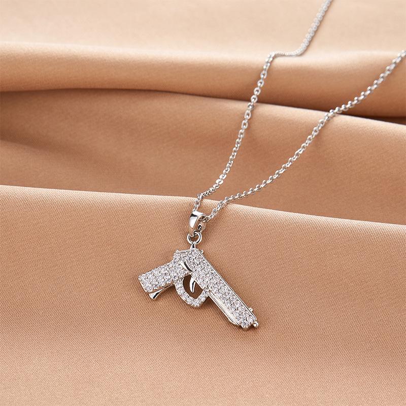 Vollbesetzter Diamantpistolen-Halskette für Herren und Damen Hohe Persönlichkeit Hip Hop Kreativer Mikro-Anhänger Halskette beige