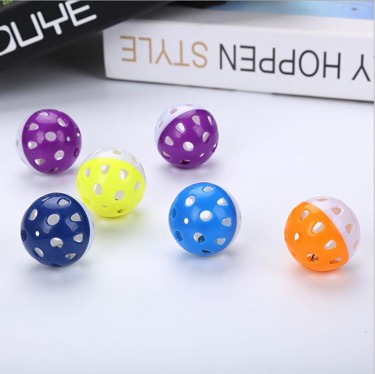 5 teile/satz 4,3 cm Hohl Glocke Ball Necken Katze Spielzeug Haustier Spielzeug Kunststoff Ball Weihnachten Ornament Katze Spielzeug Interaktive Pet Produkte 4.3cm