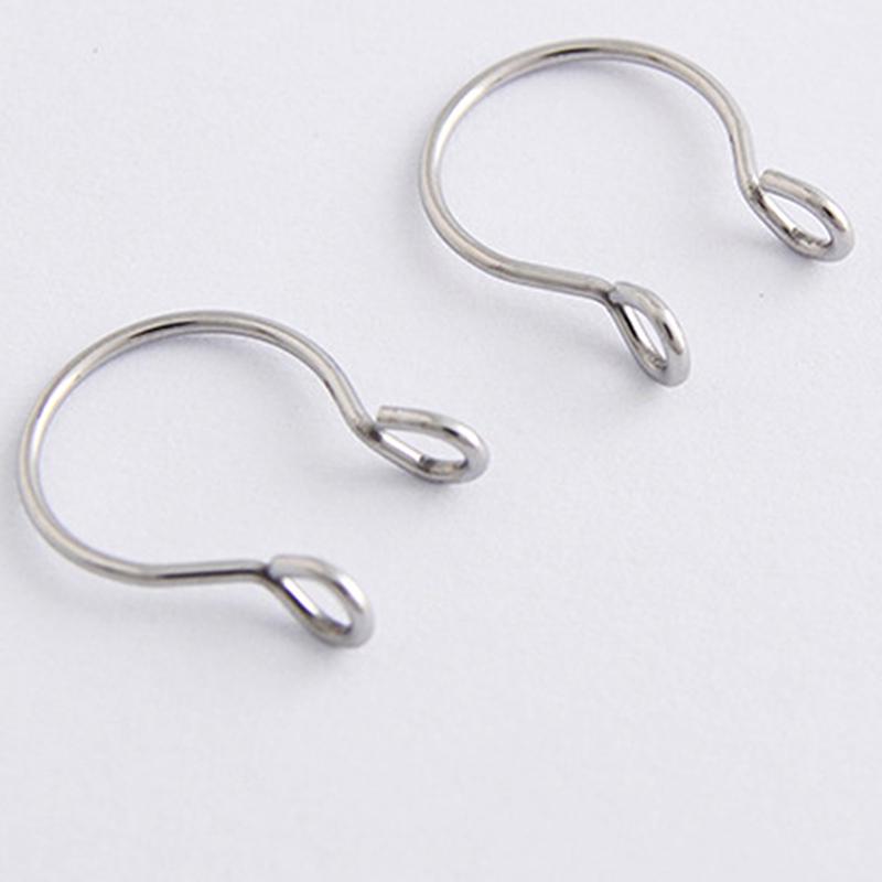 Ein zierlicher Fake-Septum-Ring aus Edelstahl, 14 Karat gefüllt, 20 Gauge, 8 mm Durchmesser silber