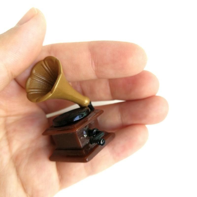 1:12 Möbel-Mini-Zubehör, ultrakompakter Retro-Phonograph, Plattenspieler mit Schallplatte, DIY-Miniatur-Puppenhaus 1pcs