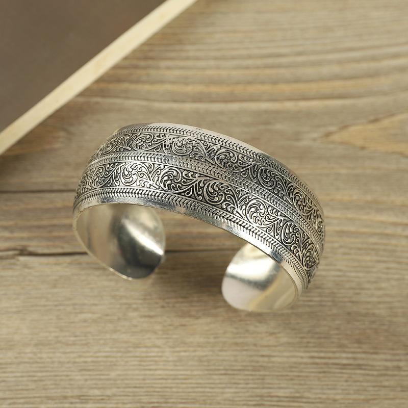 Retro ethnischen Stil Silber breite Version Armband geschnitzt Muster weibliche böhmische Arm Armband tibetische Armband Retro Zubehör