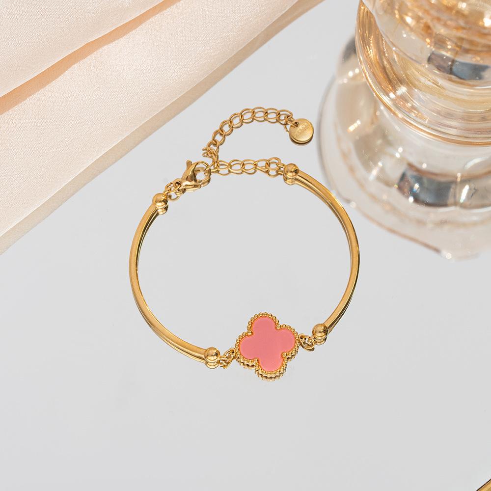 Mode Hochwertiges Armband Leichter Luxus Senior Sinn für Glück Klee Armband Verliert keine Farbe Weiblich Einfache Mode Handschmuck rosa