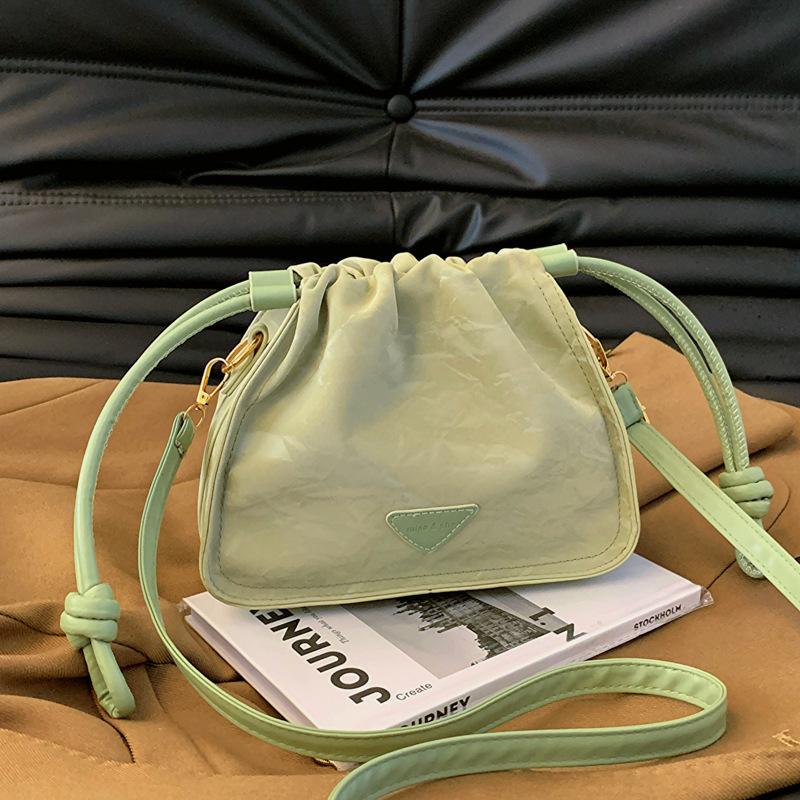 Tasche Koreanisch Hochwertig Eimer Tasche Sommer Neu Nischendesign Ein Schulter Crossbody Tasche Damen Plissierte Tasche Without pendant beige