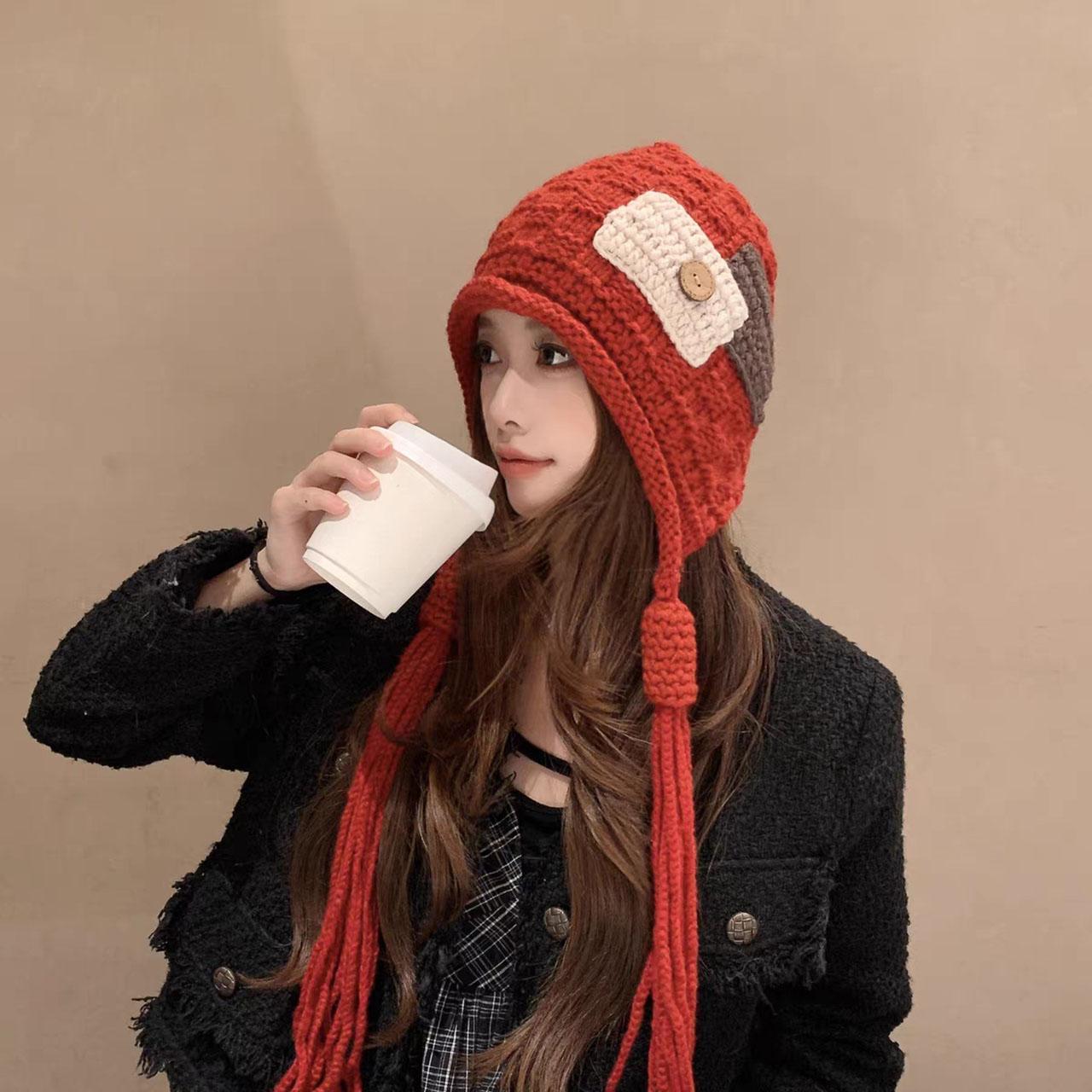 Neuer Damen Woll Quasten Strickhut Mode Patchwork Winter Warm Häkel Ohrenklappen Mützen Koreanisches Mädchen Kältefest Pullover Beanies Mütze rot