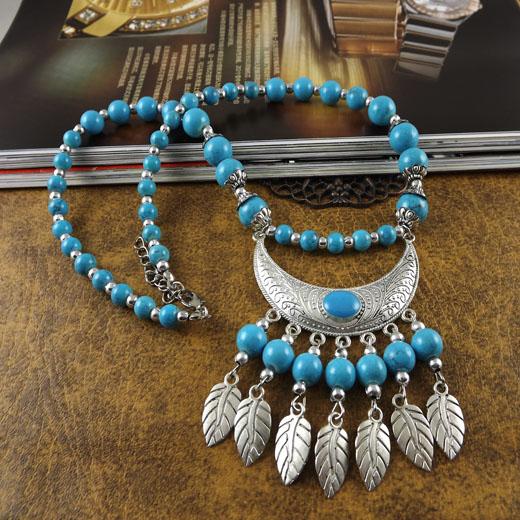 Böhmischer Ethno-Stil Naturstein Türkise Halskette Legierung Anhänger Metall Feder Quaste Halskette Zirkon Accessoires Weiblich