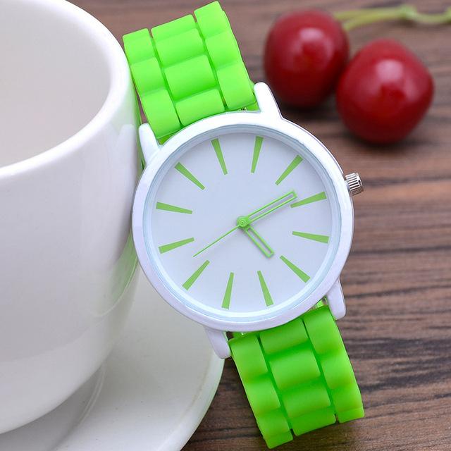 Damenuhren Ultradünn Silikon Damen Armband Großes Zifferblatt Koreanische Edition Studentin Mode Quarz Armbanduhr UTHAI CE76 green