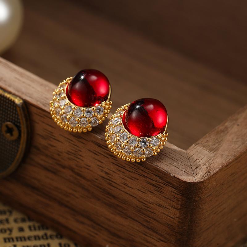 SUYU Frühlingsrot Neue Ohrringe Minimalistisches Design Modische Damen Luxus Kleine Ohrringe Exquisite Accessoires Ohrringe brown