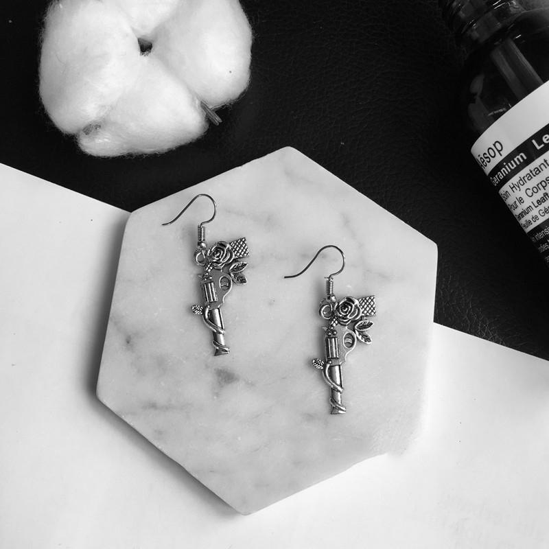 FJewelry Metall-Ohrringe, modisch, schlicht, kreativ, cool, für Damen, Tropfenohrringe, interessante Klingen-Handschellen 1