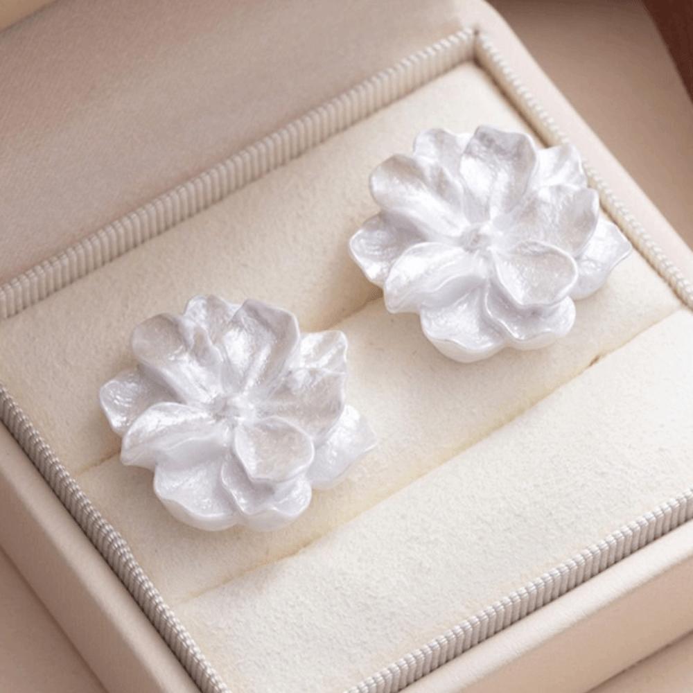 Modische Luxus-Kamillen-Ohrringe Unregelmäßige Exquisite Blume Ohrringe Süße Leichte Blütenblätter Ohrringe Für Frauen Mädchen weiß