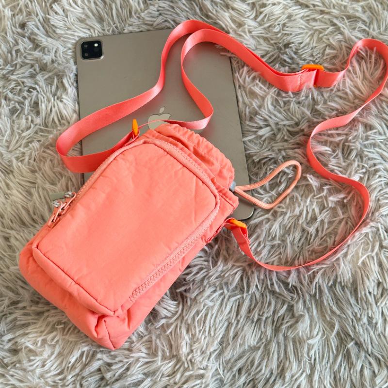 Nischendesign Neue Umhänge-Ein-Schulter-Kessel-Tasche Handy-Tasche Wasserdichte Yoga-Tasche Laufen Sport Outdoor-Tragetasche red