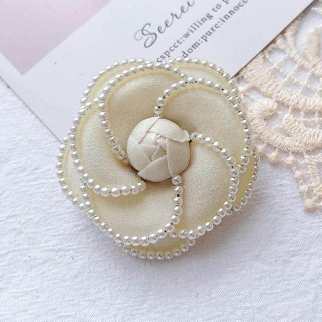 Neue Mode Stoff Kamelie Blume Brosche Tuch Perle Anstecknadeln Und Broschen Für Frauen Hemd Schal Schnalle Corsage Schmuck Geschenke beige