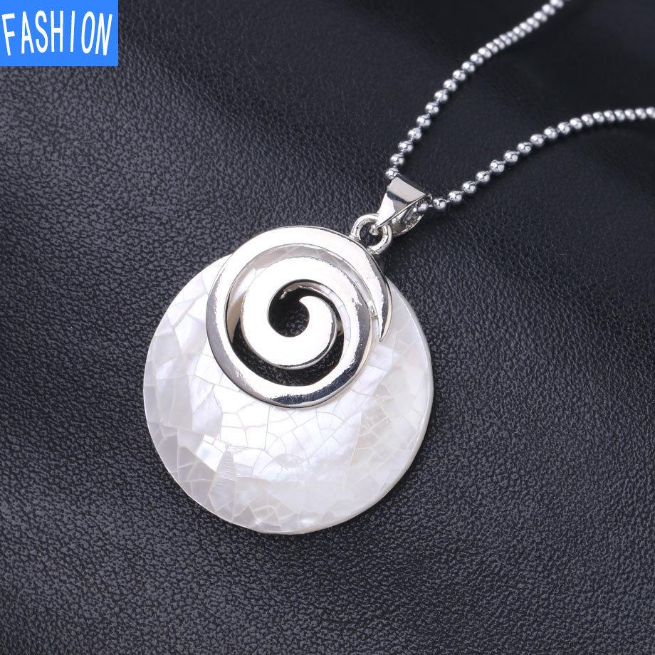 Europäische und amerikanische Damen-Nostalgie-Schneckenspirale-Symbol-Muschel-Halskette, kreative Kristall-Halskette white shell gray
