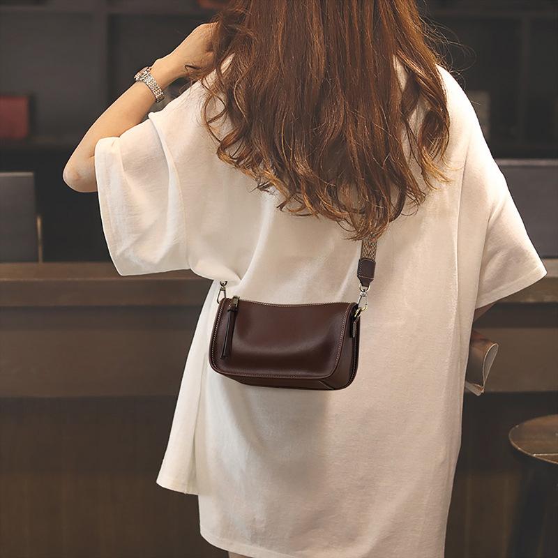 Neue Herbst- und Winter-Damenhandtaschen Leichter Luxus Hochwertige Knödeltaschen Vielseitige Ein-Schulter-Umhängetaschen brown