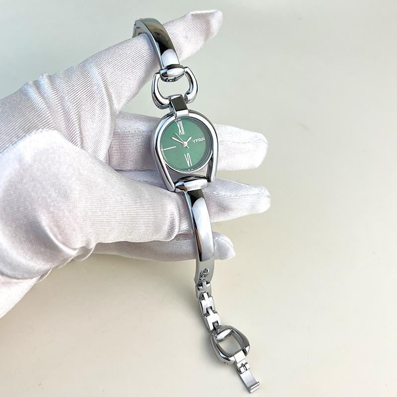 Damenuhren Mori-Stil Elegant und Vielseitig Zeigertyp Retro Damen Metallkettenarmbanduhr Mode Armbanduhren