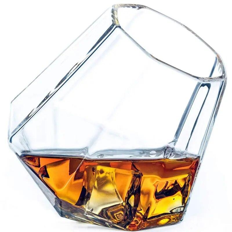 Das Kristallbecherglas ist einzigartig für Whisky, Wein und Wein konzipiert