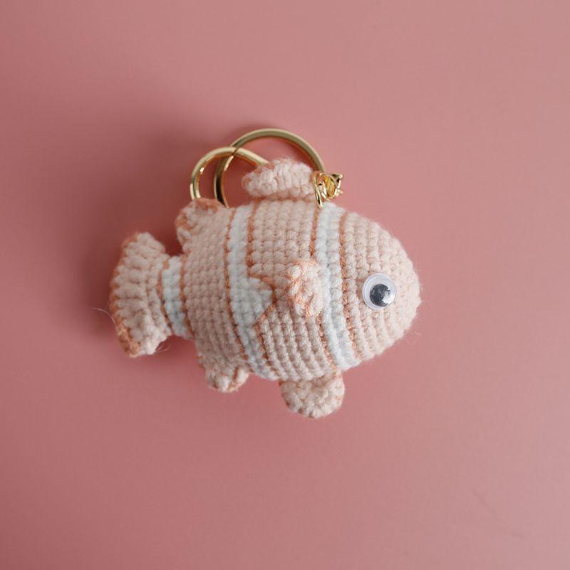 Strick-Goldfisch-Schlüsselanhänger Kreative Clownfisch-Häkel-Schlüsselanhänger Gestrickter Kleiner Fisch-Anhänger Schlüsselanhänger Benutzerdefinierte Schlüssel-Accessoires brown