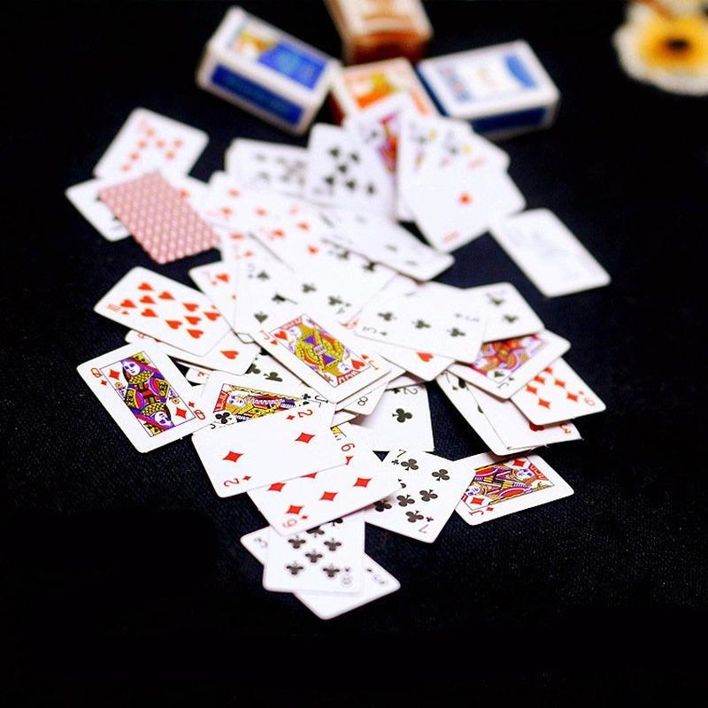 Lustige süße Mini Spielkarten Poker Spiele Super kleine Karten Parodie Geschenke Reise Spielzeug Streich Requisiten