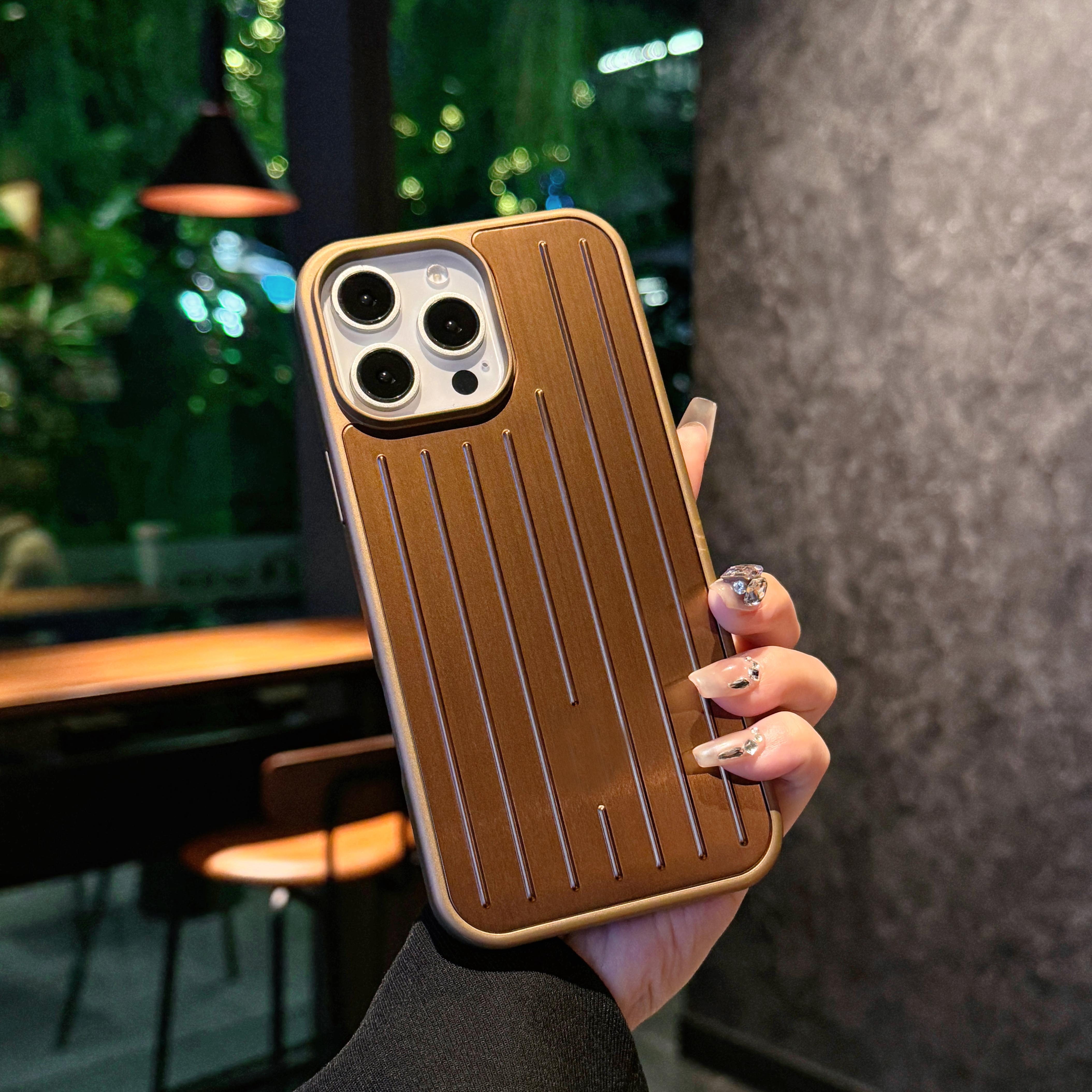 Ins Schlichtes Business 3D Wellenstreifen Stilvoll Für Rimowa Gepäck Handyhülle Für iPhone 17 Pro Max 16 15 14 13 Aluminium-Magnesium-Legierung Hartschale iPhone 13 gold