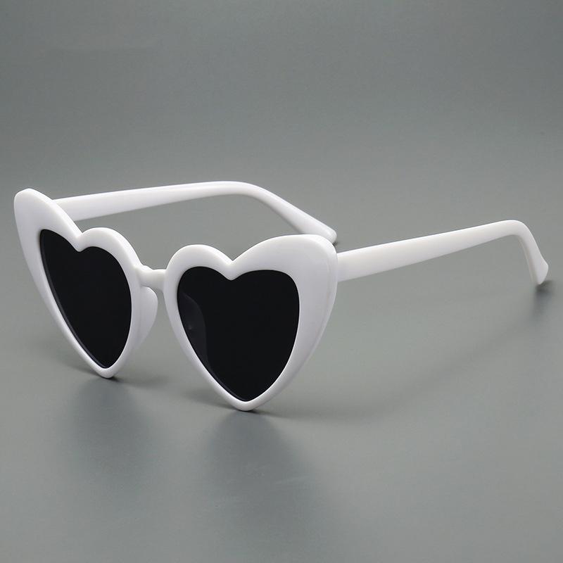 Neue Sonnenbrille mit Pfirsichherz-Motiv für Damen, modische Liebes-Sonnenbrille, Party, großer Rahmen, personalisierte Brille, modisches Accessoire, nicht polarisiert weiß