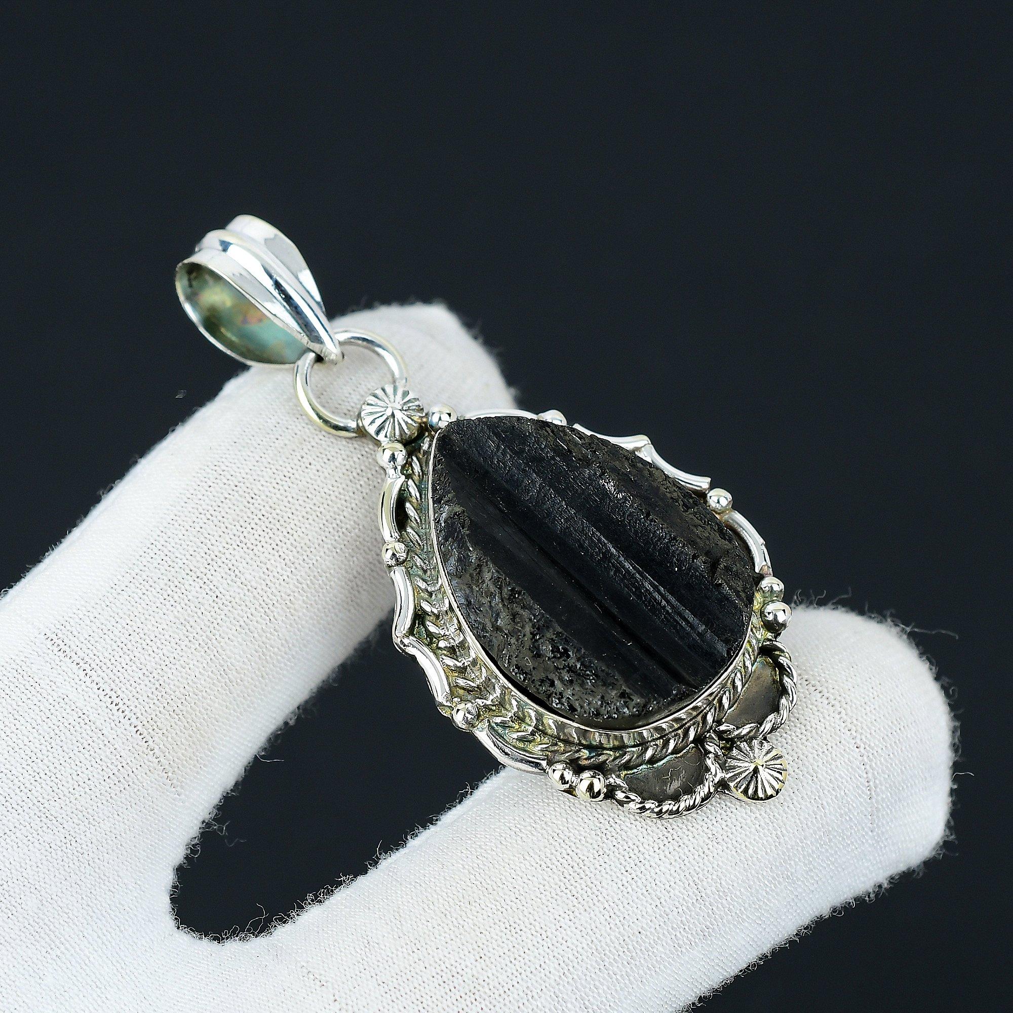 Schwarzer Turmalin Anhänger, Natürlicher schwarzer Turmalin Schmuck, 925 Sterling Silber Schmuck, handgefertigter Schmuck Anhänger, Unisex Anhänger als Geschenk 2.55 schwarz