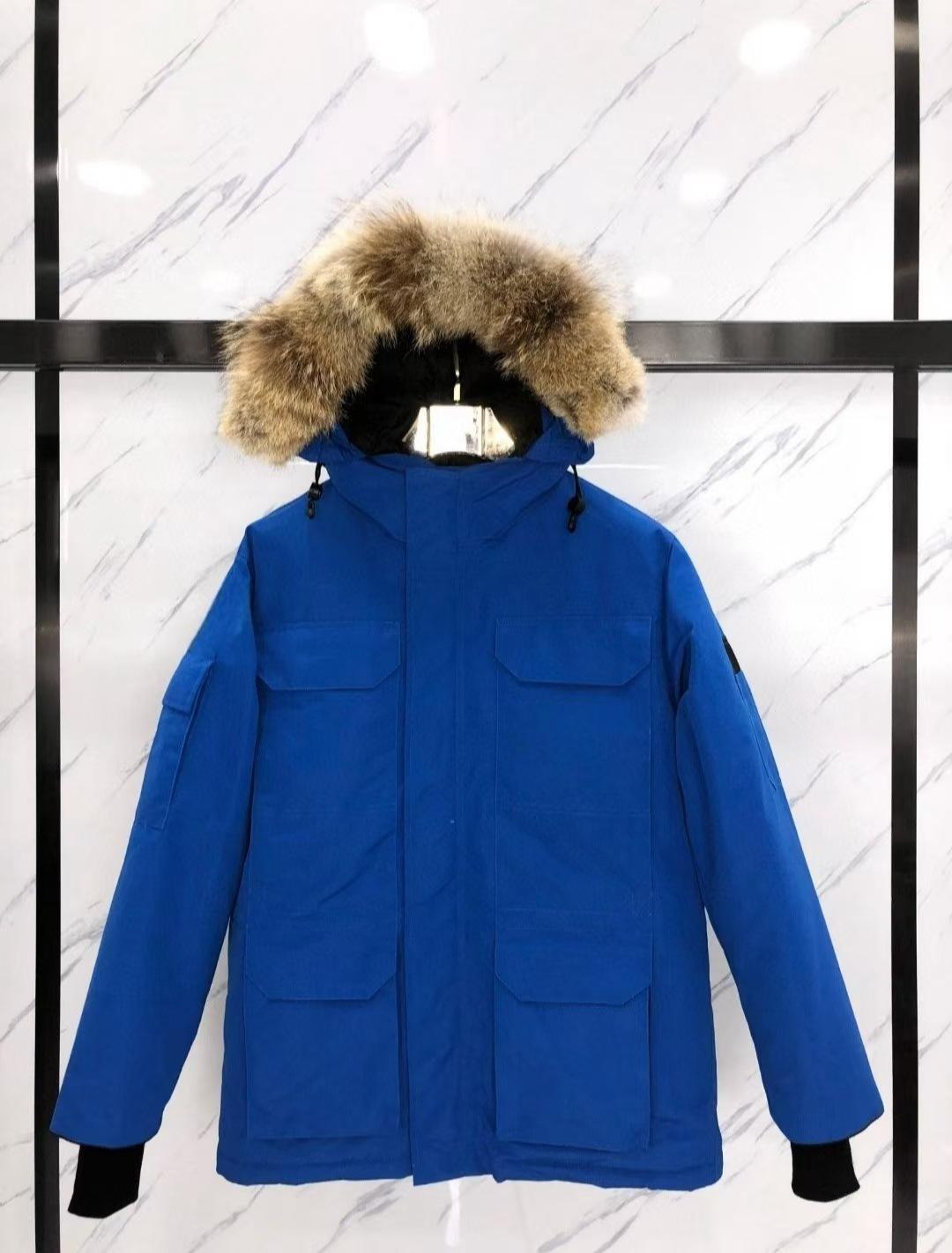 Canada Goose Expedition Unisex Daunenjacke mit Wolfsfell L blau