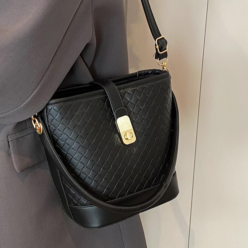 Lässige Textur Diamantvertiefung Bucket Bag Neue Trendige Mode Ein-Schulter Crossbody Bag Vielseitige Diamant Handtasche Handtasche black