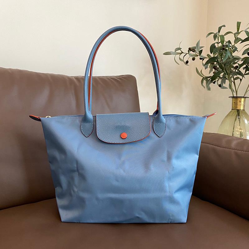 Neue Designer-Tasche Nylon Damen Handtaschen mit Logo Knödel Strandtasche Luxus-Marken-Einkaufstaschen mit Ledergriff Tragetaschen S 28cm hellblaue