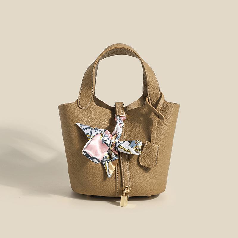 Frühling Neue Trendige Damen Tasche Pendeln Mode Handtasche Tasche Einfarbig Gemüsekorb Tasche Schal Anhänger Handtasche Tasche