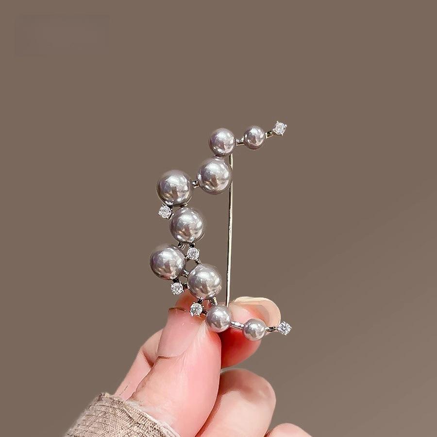 Elegante Halbmond-Perlen-Strass-Brosche - Hochwertige Retro-Brosche für Mäntel und Anzüge
