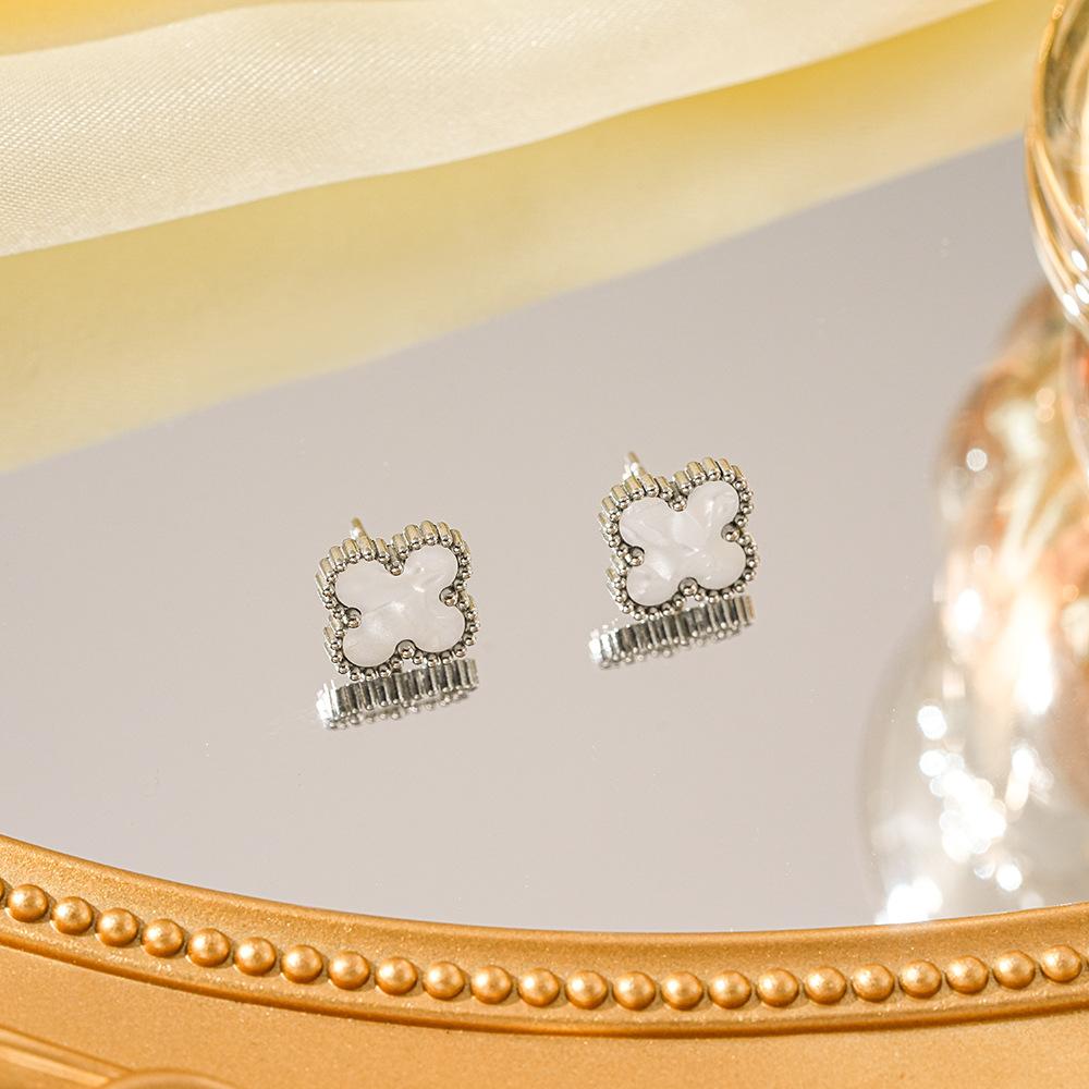 Titanstahl Ohrringe Vierblättriges Kleeblatt Ohrringe Damen Leichter Luxus Minimalistische Ohrringe Klein Nische Titanstahl Ohrringe weiß