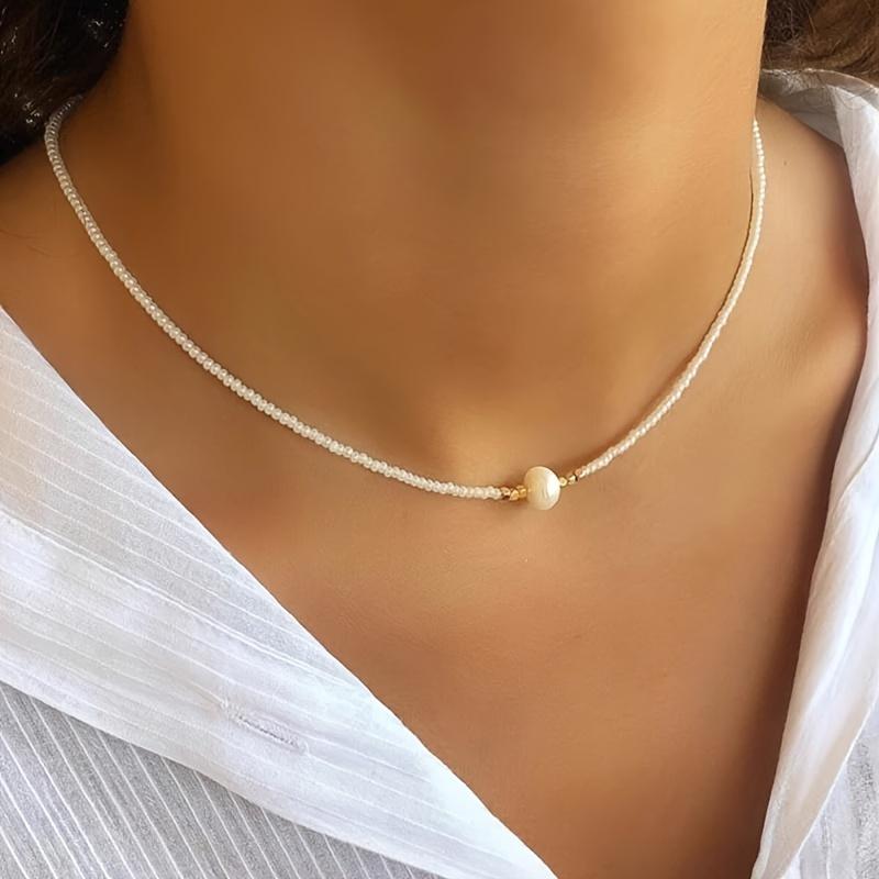 Bohemianischer Resort-Stil, Perlenkette aus Süßwasserperlen in vielen Farben, Elegante Accessoires für Damen, Kreative Geschenke für Liebende weiß