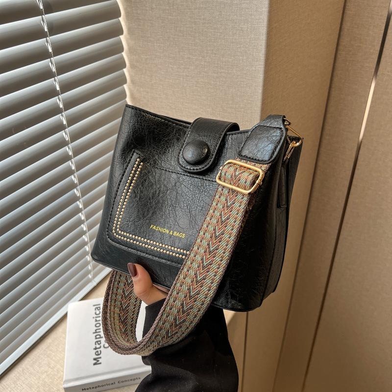 Yogodlns Mode Große Kapazität Eimer Umhängetaschen für Frauen Neue Casual Tragbare Schulter Messenger Tasche Damen Mode Handtaschen 19x11x17cm schwarz