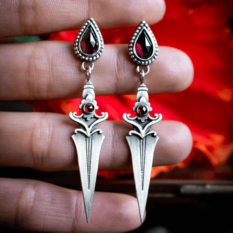 Vintage Mittelalterliche Gotische Schwert Hängeohrringe für Damen Neue Wassertropfen Roter Stein Hängeohrring Piercing Ohr Halloween Accessoires
