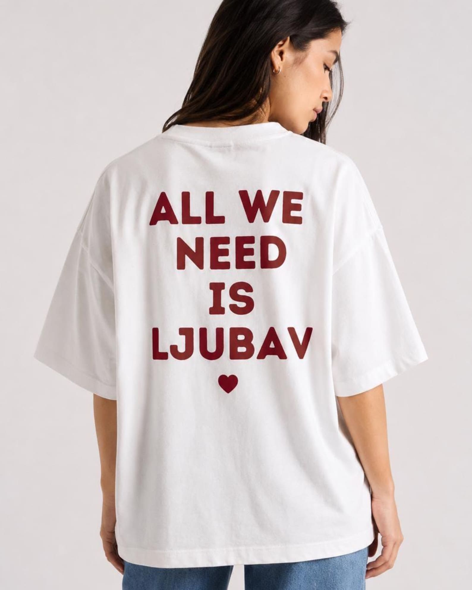 Alles, was wir brauchen, ist Ljubav Shirt, Balkan Liebe T-Shirt, Kroatisches Serbisch Bosnisches Shirt, Minimalistisches Oversize T-Shirt, Rückendruck Streetwear 4XL white