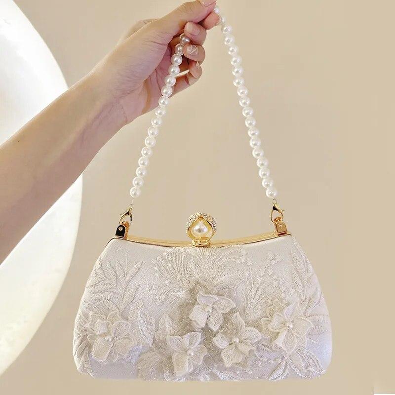 2026 Neue Damen Blumen Abendtaschen Dinner Hochzeit Dinner Geldbörsen Perlenverschluss Clutch Geldbörsen Mini Party Umhängetaschen beige
